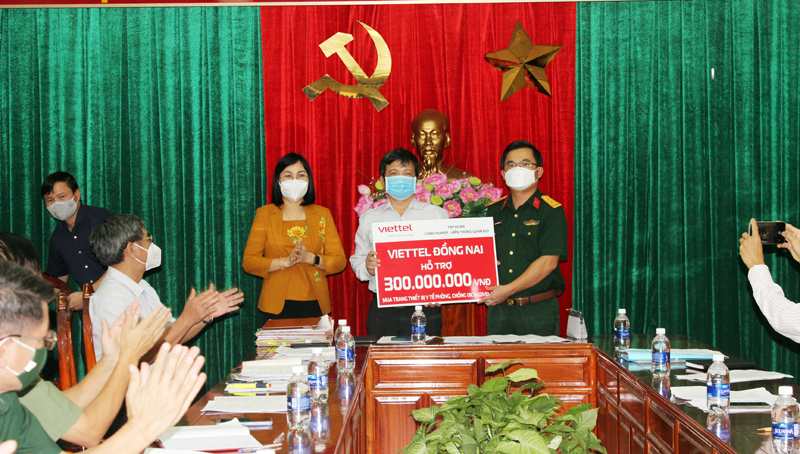 Viettel Đồng Nai hỗ trợ 300 triệu đồng cho công tác phòng chống dịch Covid19 trên địa bàn
